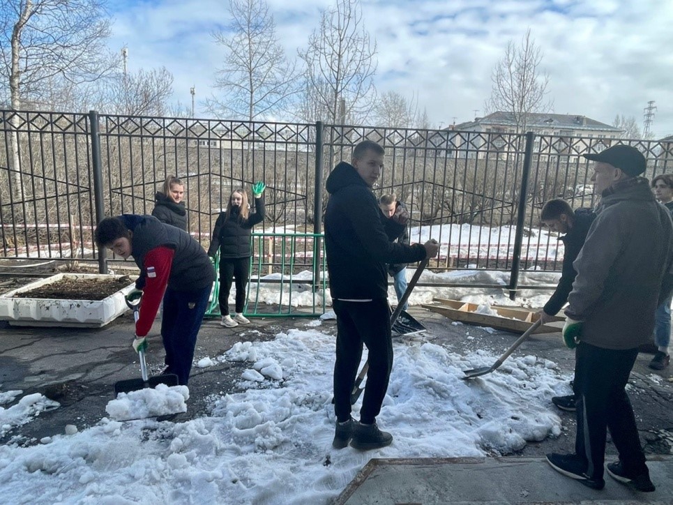 Не опять, а снова!