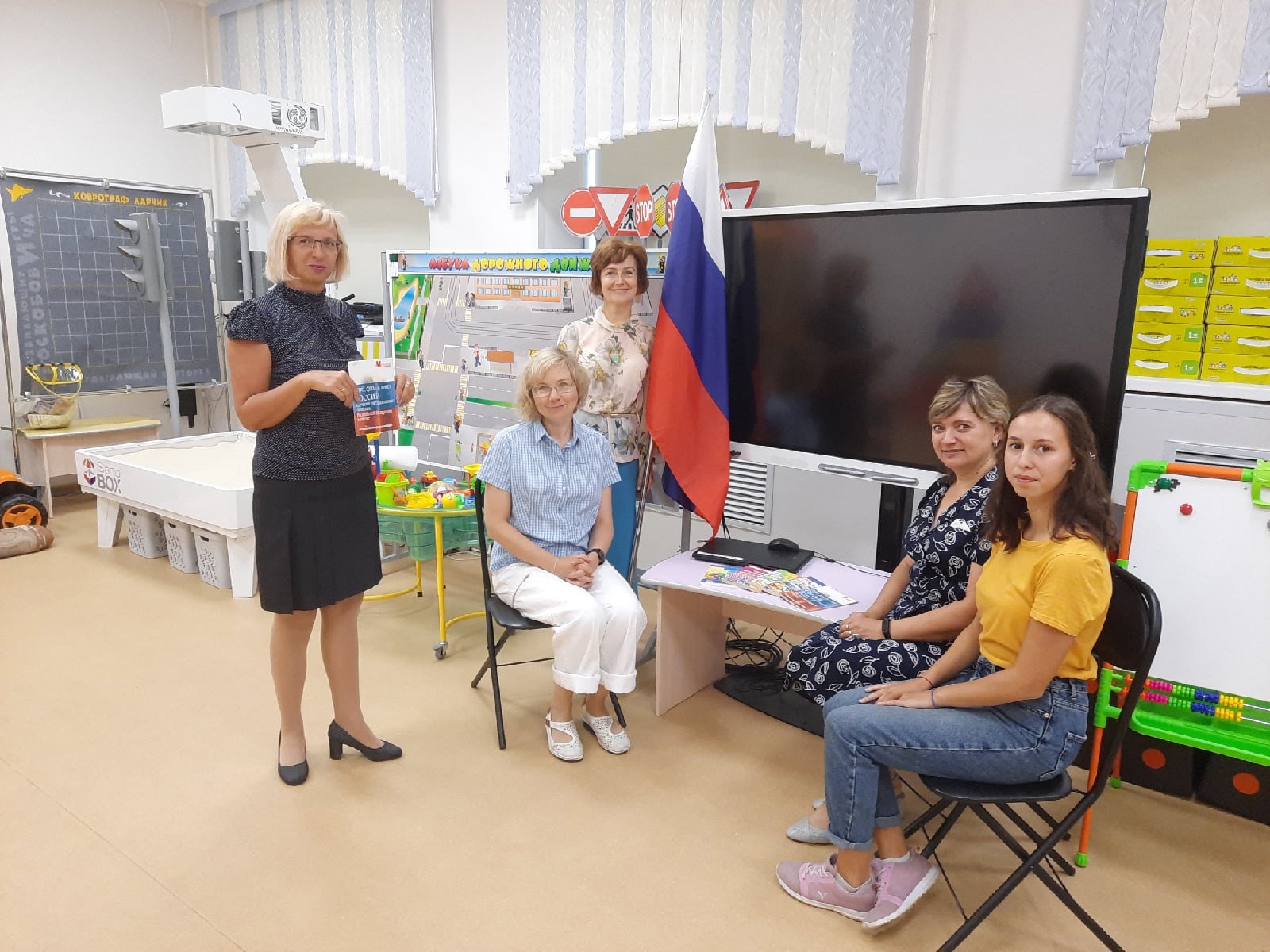Празднуем день Российского флага вместе!