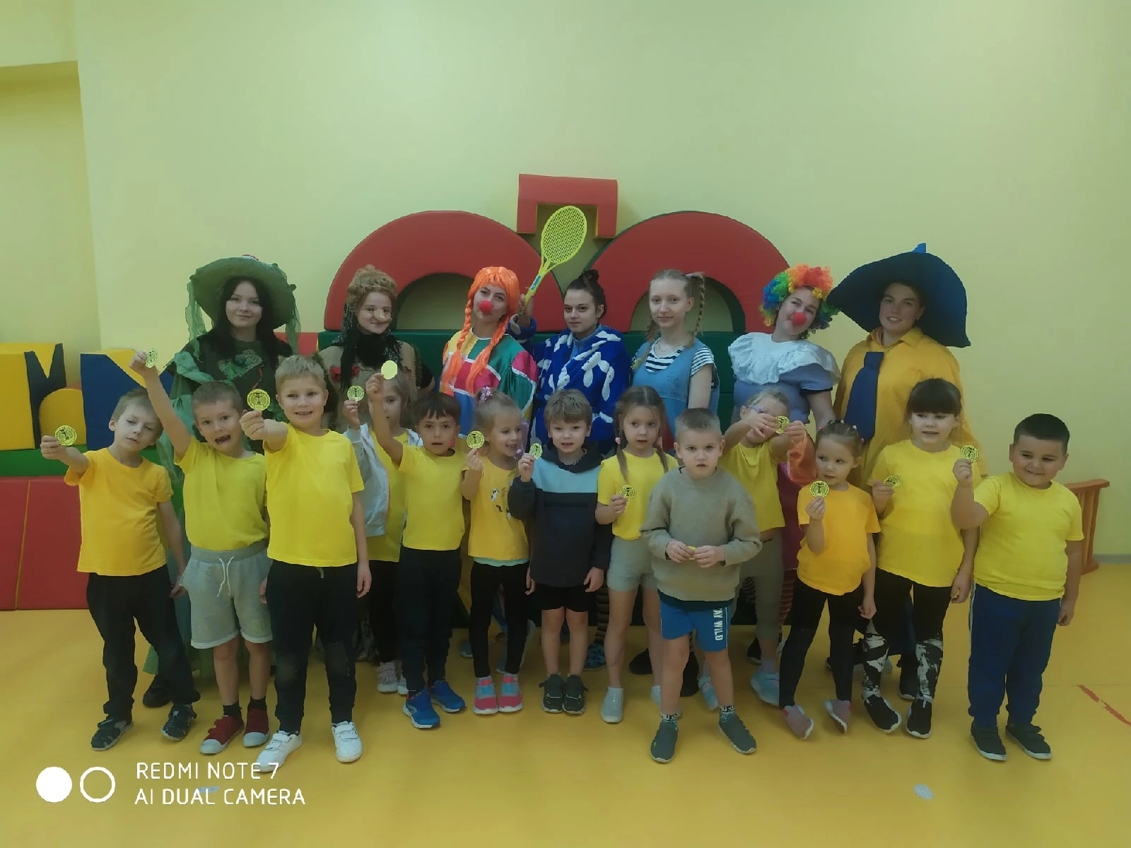 Чтобы день твой был в порядке, начинай его с зарядки!