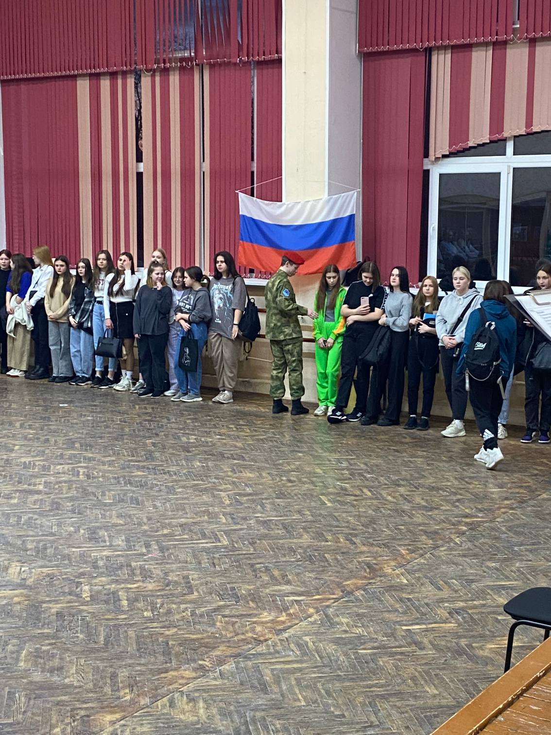 Церемония поднятия флага во втором корпусе. 23 января